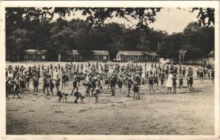 Horány (Szigetmonostor), Országos Gyermekvédő Liga Izabella üdülőtelepe, strand (ragasztónyom / glue marks)