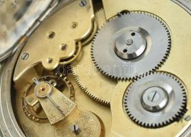 Nagy méretű vasutas Góliát Doxa óra fém tokkal, kissé korrodált. Működő, jó állapotban / Railway wor...