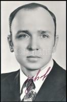 Valentyin Lebegyev (1942- ) szovjet űrhajós aláírása fotón / Signature of Valentin Lebedev (1942- ) Soviet astronaut on photo