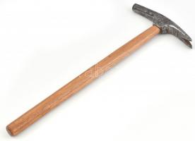 Kárpitos kalapács, öntöttvas fej, fa nyéllel, h: 28 cm