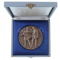 ~1970. Egyoldalas, nőt búzakévével és férfit ábrázoló Br emlékérem, eredeti tokban (91mm) T:1-