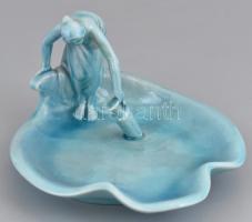 Zsolnay vizet merő lány, alapmázas, jelzés nélkül, hibátlan (az alapmázas Zsolnay fajanszoknál megsz...