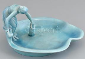 Zsolnay vizet merő lány, alapmázas, jelzés nélkül, hibátlan (az alapmázas Zsolnay fajanszoknál megsz...