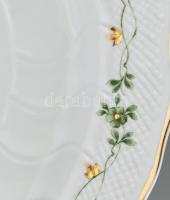 Hollóházi Erika porcelán étkészlet. 6 személyes, két tányéron lepattanások, hiányos + hozzá mokkás k...