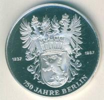 NSZK 1987. "750 éves Berlin-Sanssouci kastély" Ag emlékérem 20g T:PP