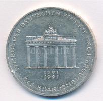 Németország 1991A 10M Ag "Német Egység - 200 éves a Brandenburgi Kapu" T:2 ph.
Germany 19...