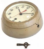 Nagy méretű hajóóra, kulccsal, javításra szorul. d: 19 cm