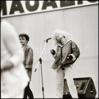 1986 Neoton Família együttes, Menesdorfer Lajos (1941-2005) budapesti fotóművész hagyatékából, 13 db...