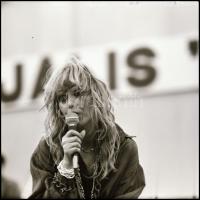 1986 Neoton Família együttes, Menesdorfer Lajos (1941-2005) budapesti fotóművész hagyatékából, 13 db...