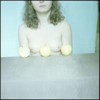 cca 1990 Menesdorfer Lajos (1941-2005) budapesti fotóművész hagyatékából, 9 db vintage NEGATÍV aktmo...