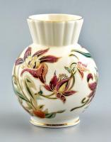 Zsolnay porcelán orchideamintás váza, kézzel festett, jelzett, kis kopásnyomokkal, m: 12 cm