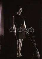 cca 1972 A női bájak felvillantásának művészete, szolidan erotikus felvételek, 12 db vintage NEGATÍV...