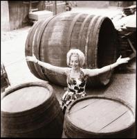 Különböző időpontokban, de általában az 1960-as években készült riport felvételek (galopp verseny, v...