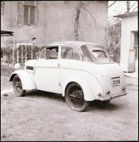 cca 1965 Megérkezett az új autó, Kotnyek Antal (1921-1990) budapesti fotóriporter hagyatékából 12 db...