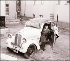 cca 1965 Megérkezett az új autó, Kotnyek Antal (1921-1990) budapesti fotóriporter hagyatékából 12 db...