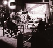 cca 1968 Autó egy filmstúdióban vetített háttér előtt, Kotnyek Antal (1921-1990) budapesti fotóripor...