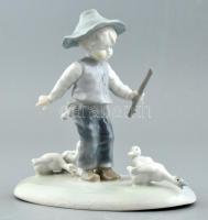 Metzler Ortloff porcelán kisfiú libákkal, kézzel festett, jelzett, hibátlan, m: 15,5 cm