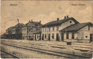 Lipótvár, Újvároska, Leopoldov; Vasútállomás. Vasúti levelezőlapárusítás 4. 1918. / railway station (fl)