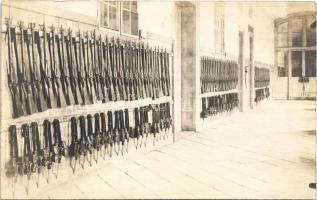 Kassa, Kosice; Laktanya belső, fegyvertár / armory of the k.u.k. military barracks, interior. photo
