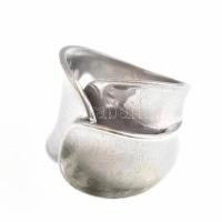 Ezüst(Ag) extravagáns gyűrű, jelzett, méret: 54, bruttó: 9,51 g