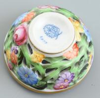 Herendi szamócás áttört bonbonier, kézzel festett, jelzett, apró kopásnyomokkal, d: 7 cm, m: 8 cm