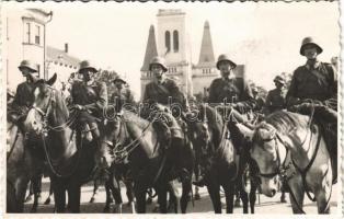 1938 Munkács, Mukacheve, Mukacevo; bevonulás, katonák / entry of the Hungarian troops, cavalry soldiers. photo