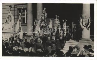 1941 Budapest I. Az 1848-49-es szabadságharci zászlók ünnepélyes hazahozatala Oroszországból. A zászlók bevonulása a Hadimúzeumba / Russia returns the flags of the 1849-49 Hungarian war of independence