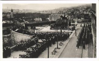 1941 Budapest I. Az 1848-49-es szabadságharci zászlók ünnepélyes hazahozatala Oroszországból. A zászlókat a Hadimúzeum átveszi / Russia returns the flags of the 1849-49 Hungarian war of independence