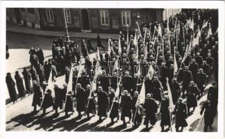 1941 Budapest I. Az 1848-49-es szabadságharci zászlók ünnepélyes hazahozatala Oroszországból. A zászlók útja a várban / Russia returns the flags of the 1849-49 Hungarian war of independence