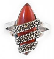 Ezüst(Ag) gyűrű, markazittal, jelzett, méret: 58, bruttó: 5,6 g