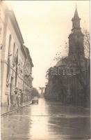 Székesfehérvár, Kossuth utca esőben, Kármelita templom. photo (non PC) (EB)