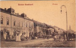 Munkács, Mukacheve, Mukacevo; Fő utca, piac, Iczkovics József üzlete. W.L. 1153. / street, market, shop