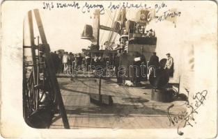 1916 Kotor, Cattaro; SMS Sankt Georg az Osztrák-Magyar Haditengerészet páncélos cirkáló fedélzete, matrózok / K.u.K. Kriegsmarine Panzerkreuzer / Austro-Hungarian Navy, SMS Sankt Georg armored cruiser, on deck, mariners. photo (EK)