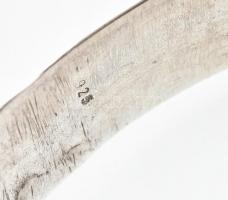 Ezüst(Ag) fonott karperec, jelzett, 5,5×5 cm, nettó: 13,41 g