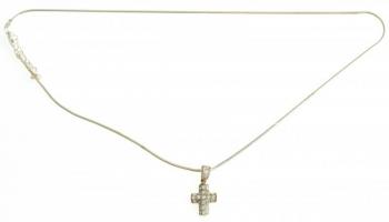 Ezüst(Ag) kígyó nyaklánc, köves kereszt függővel, jelzett, h: 45-50 cm, 2,5×1,2 cm, bruttó: 7,8 g