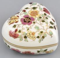 Zsolnay pillangómintás szív alakú bonbonniere, kézzel festett, jelzett, hibátlan, 11×11 cm