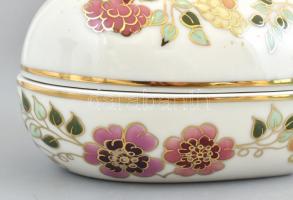 Zsolnay pillangómintás szív alakú bonbonniere, kézzel festett, jelzett, hibátlan, 11×11 cm