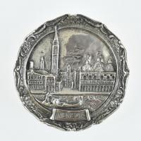 Ezüst(Ag) plasztikus Velence dombormű, jelzett, d: 4,7 cm, nettó: 24,4 g
