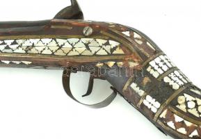 XIX. sz. Afgán kovás, puska Gyöngyház berakásos 
 díszítésekkel, sérülésekkel. / Vintage riffle pro...