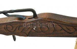 Számszeríj gyűjtői replika. Vas, fa, hozzá nyíl. 77 cm