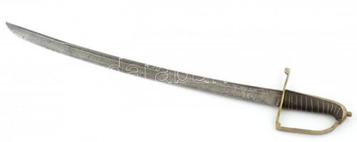 XVIII. sz. kard gyűjtői replikája. Vésett penge, réz keresztvas és markolatgomb. 73 cm