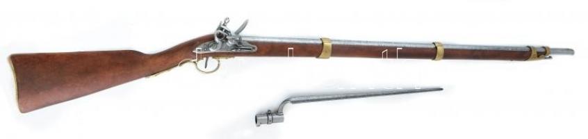 Brown Bess angol katonák puskájának igényes gyűjtői replikája. Hozzá szurony Réz, fém, fa. össz 180 cm