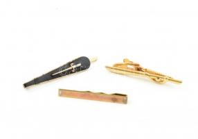 3 db fém nyakkendőcsipesz, kisebb kopásnyomokkal, h: 5 cm - 6,5 cm