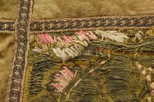 Selyem fali szőttes XIX. sz. vége. Szakadásokkal 55x55 cm