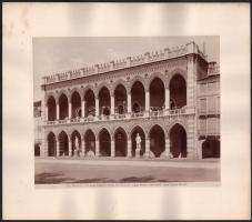 cca 1890-1900 Padova, Piazza Vitt. Emanuele, Loggia Amulea o Municipale / Padova, önkormányzati felügyelőség palotája, kartonra kasírozott fotó, 25x20,5 cm