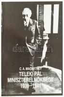 Macartney, C. A.: Teleki Pál miniszterelnöksége 1939-1941. Bp., 2000, Occidental Press. Kiadói papírkötés, jó állapotban.