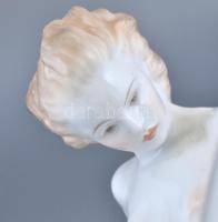 Herendi nagyméretű amazon, Lőte Éva tervei alapján készült, színesen festett porcelán figura. Jelzet...