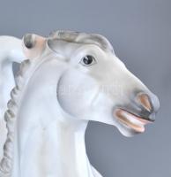 Herendi nagyméretű amazon, Lőte Éva tervei alapján készült, színesen festett porcelán figura. Jelzet...