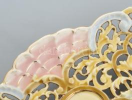 Zsolnay dísztál. Hibátlan, korának megfelelő kopásokkal és mázrepedésekkel. Színesen festett és aran...