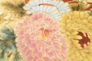 Zsolnay dísztál. Hibátlan, korának megfelelő kopásokkal és mázrepedésekkel. Színesen festett és aran...